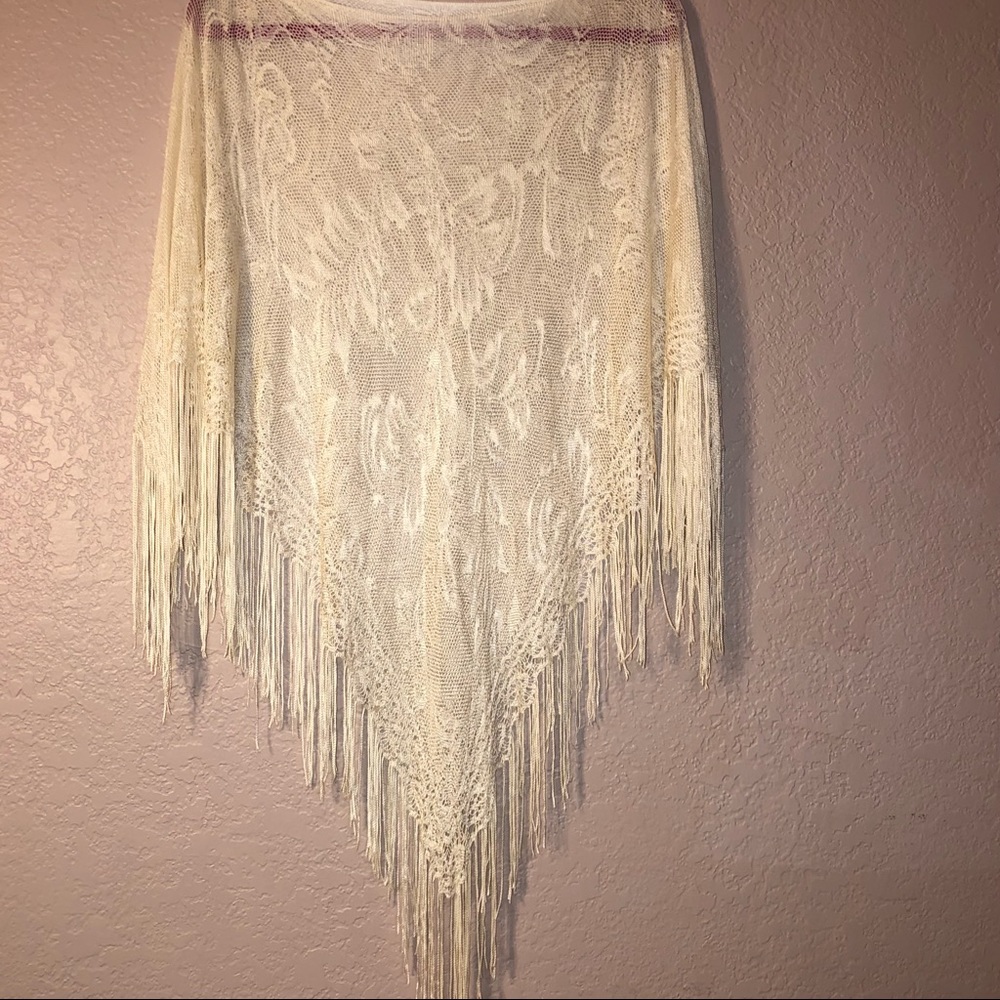 Vintage off white cream crochet lace shawl poncho EUC one size fits most